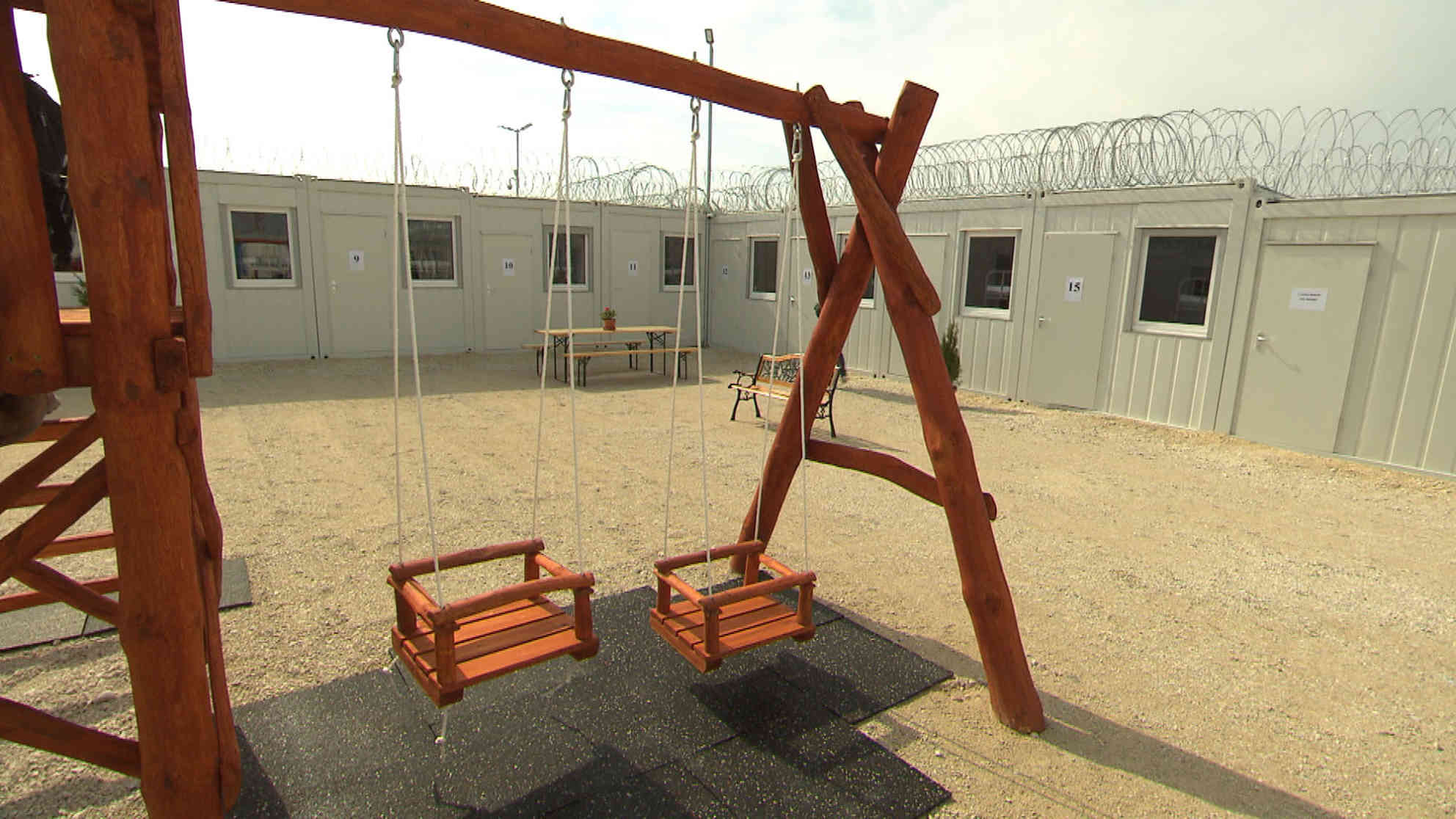 Geräumt zum Lokalaugenschein. Das Lager im ungarischen Tompa. Foto: BR | Videostandbild | Valentin Platzgummer