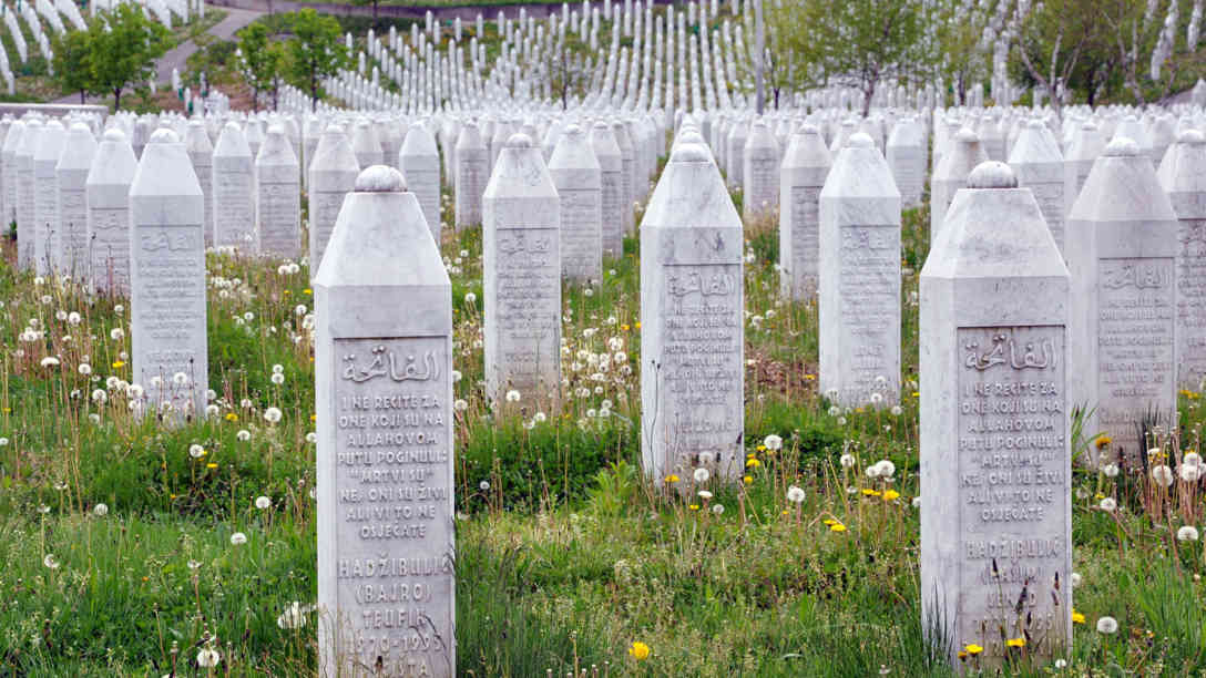 Mehr als 8000 Opfer des Massakers liegen in Potocari begraben. Foto: BR | Karin Straka