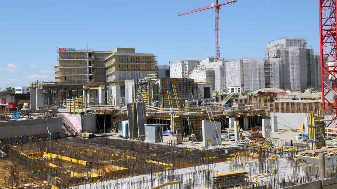 Gerade auf den Baustellen in Österreich findet man viele Arbeitnehmer aus dem EU-Ausland. Unternehmen aus Ungarn, Slowenien oder Slowakei können laut EU-Recht in Österreich ihre Dienste anbieten. Aber billiger. Das Steuergeld fließt dem Fiskus dort zu. (Symbolbild). Foto: picture-alliance | APA | picturedesk.com