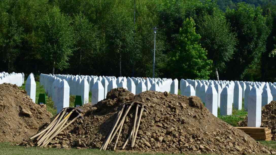 Gedenktag an das Massaker von Srebrenica. Dieses Jahr werden die sterblichen Überreste von 71 Opfern in der Gedenkstätte Potocari beerdigt. Foto: Emir Vajzovic