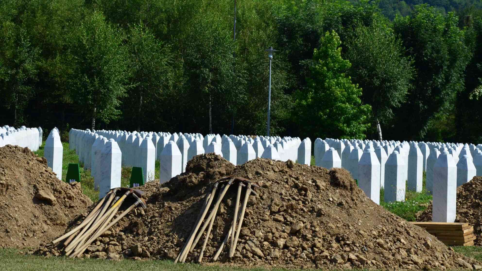 Gedenktag an das Massaker von Srebrenica. Dieses Jahr werden die sterblichen Überreste von 71 Opfern in der Gedenkstätte Potocari beerdigt. Foto: Emir Vajzovic