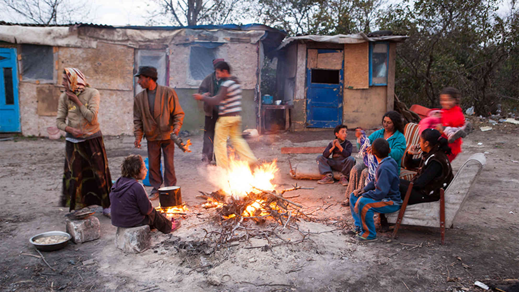 Diese Roma-Community wurde aus ihren Hütten in der Stadt vertrieben und hat sich nun jenseits der Stadtgrenzen neue gebaut. Foto: George Popescu, http://www.poqe.com/