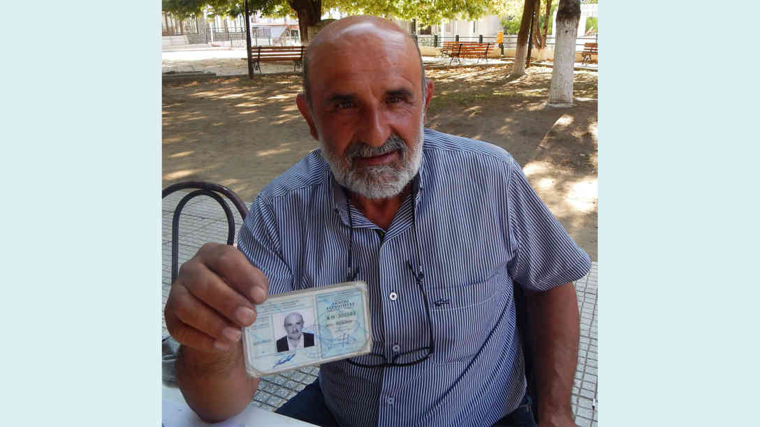 Pando Ashlakov, der ehemalige Bürgermeister von Meliti, kämpft seit fast 10 Jahren für die Anerkennung seines mazedonischen Namens. In seinem Pass steht die griechische Version: Panagiotis Anasthasiadis. Foto: BR | Schaban Bajrami