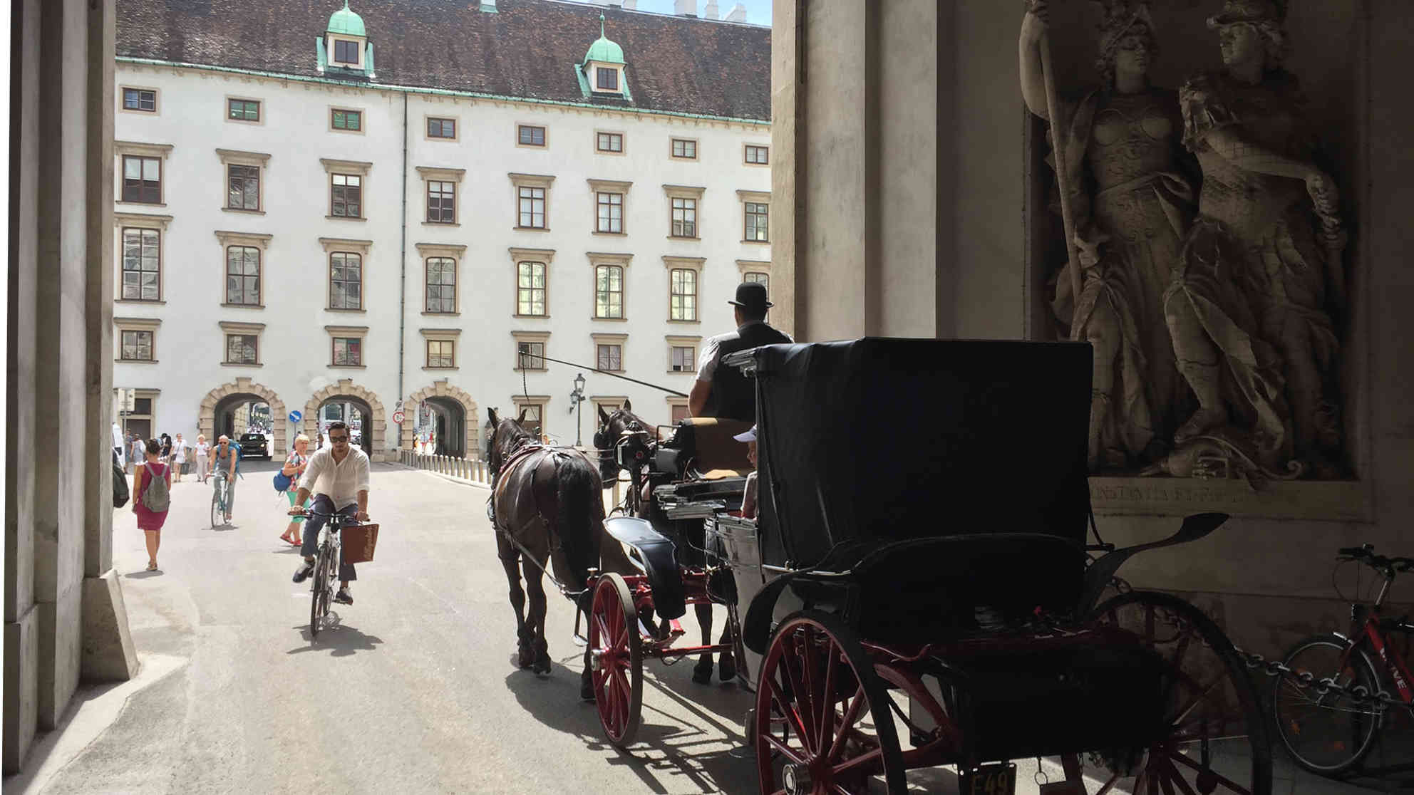 Heute könnte es aufgrund der Hitze zum ersten Mal seit über 300 Jahren passieren, dass Österreichs Hauptstadt ohne Fiaker auskommen muss. Foto: BR | Jakob Mayr