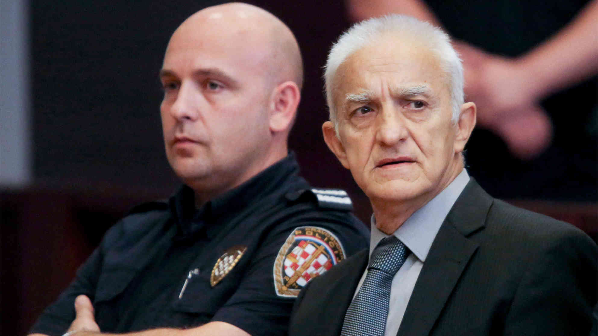 Dragan Vasiljkovic (re.) vor Gericht beim Prozessbeginn 2016 in Split. Foto: picture alliance | pixsell