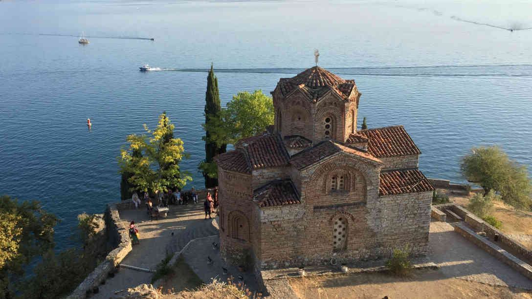 Eines der beliebtesten Postkartenmotive des Balkans: die Kirche des Heiligen Johannes von Kaneo. Foto: BR | Oliver Soos