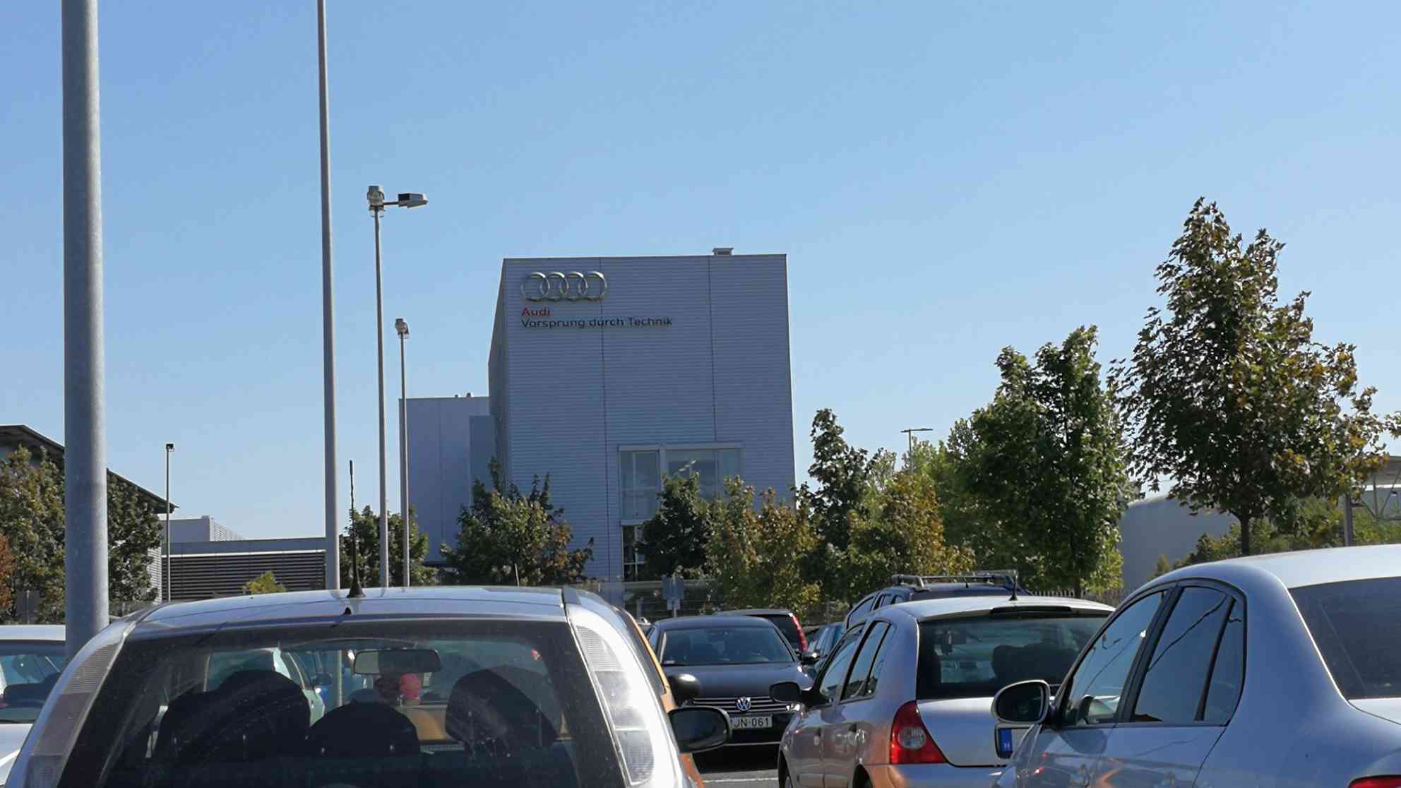 Der Automobilhersteller AUDIO im ungarischen Györ beschäftigt rund 11.000 Menschen. Foto: BR | Attila Poth