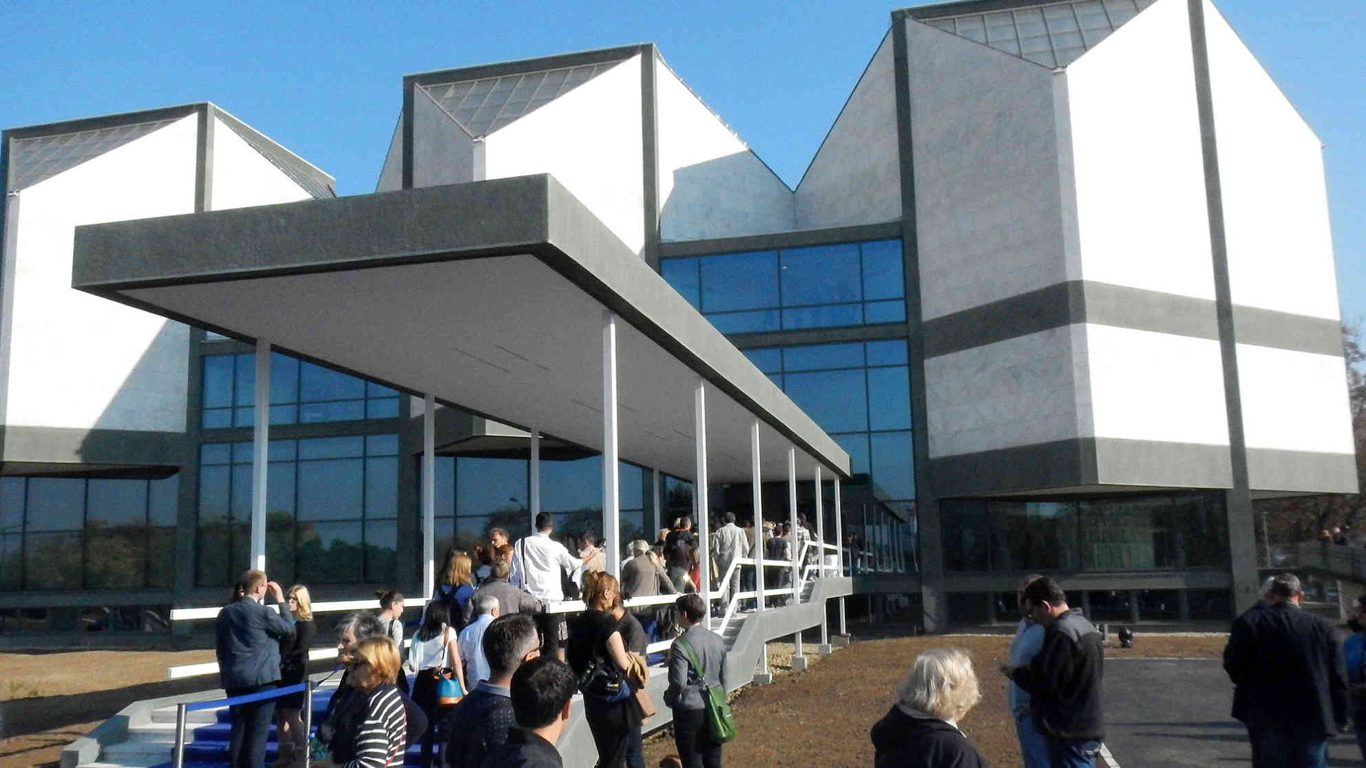 Die Wiedereröffnung des Museums für zeitgenössische Kunst avancierte in Belgrad zum kulturellen Ereignis des Jahres. Während der zehnjährigen Rekonstruktionsphase wechselten sich 6 Kulturminister und 4 Museumsdirektoren ab. Zum Neustart ist das Museum 7 Tage rund um die Uhr geöffnet - Eintritt frei! Foto: BR | Dejan Stefanovic