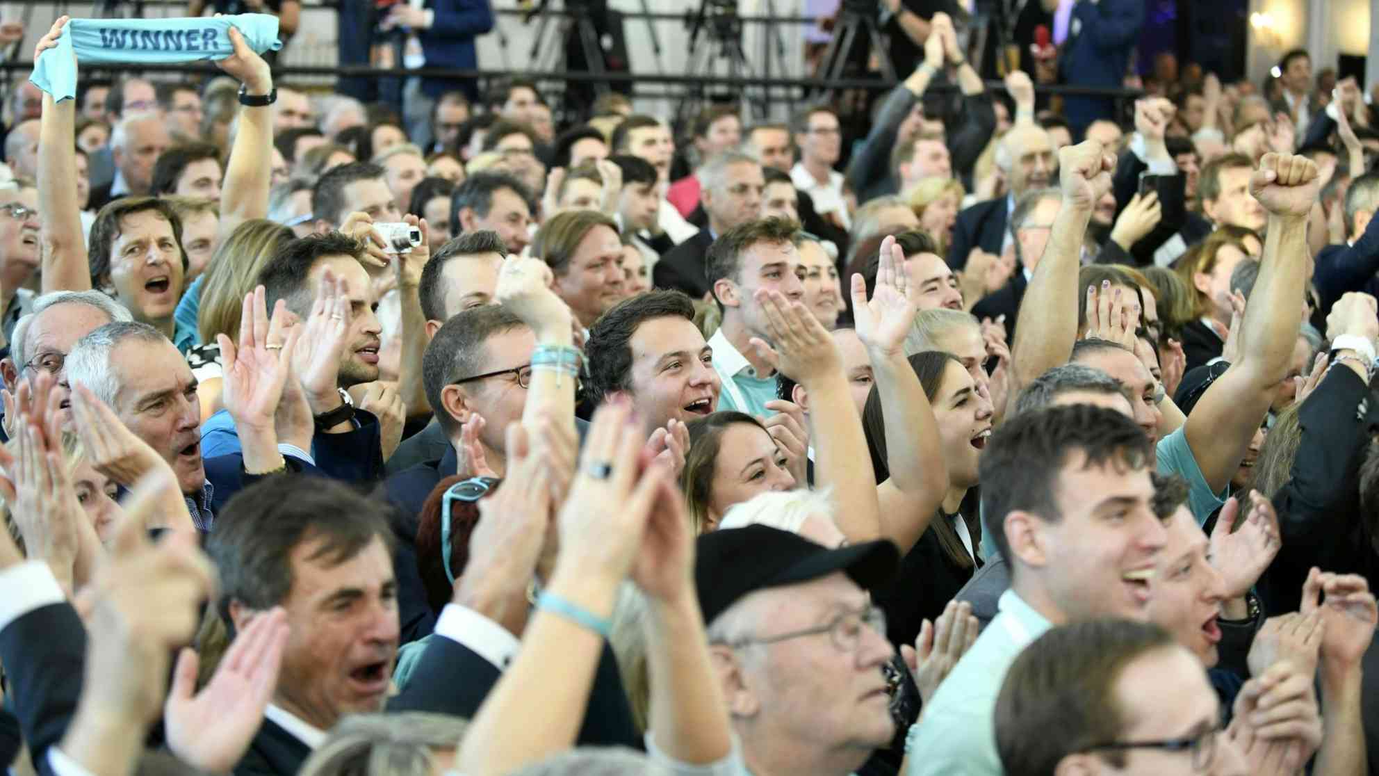Jubel in der ÖVP Wahlzentrale bei den ersten Hochrechnungen. Foto: picture alliance/APA/picturedesk.com