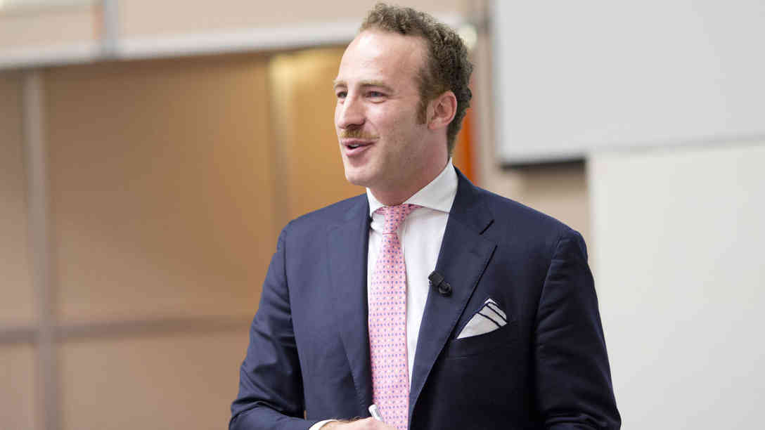 Der Urologe Shahrokh Shariat trägt einen Schnurrbart im 'Movember', um andere Männer darauf aufmerksam zu machen, zur Vorsorge zu gehen. Foto: Shahrokh Shariat