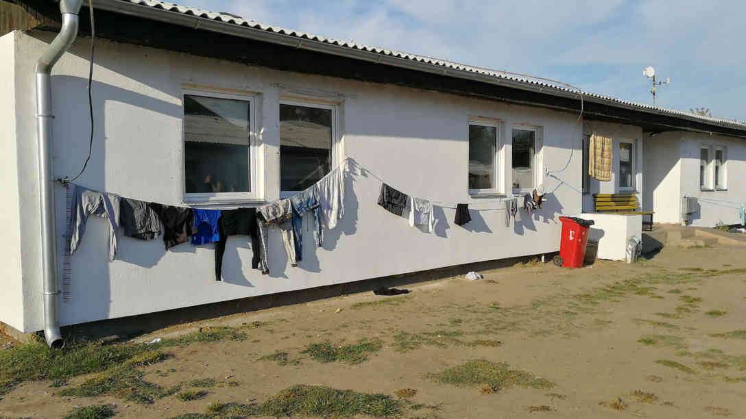 Mit finanzieller Unterstützung der Caritas und dänischer Hilfsorganisationen ist das Flüchtlingslager mit dem Nötigsten ausgestattet. Foto: BR | Attila Poth