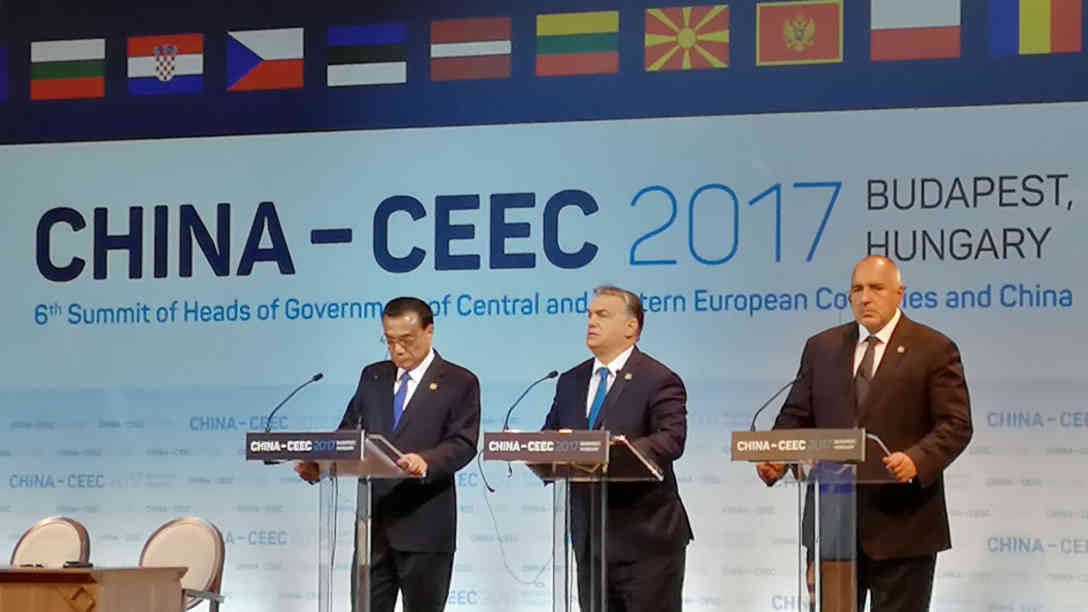 Der chinesische Premier Li Keqiang (li.), der ungarische Premier Viktor Orban (mi.) und der bulgarische Premier Bojko Borissow bei dem diesjährigen China-CEEC-Treffen in Budapest. Foto: BR | Attila Poth