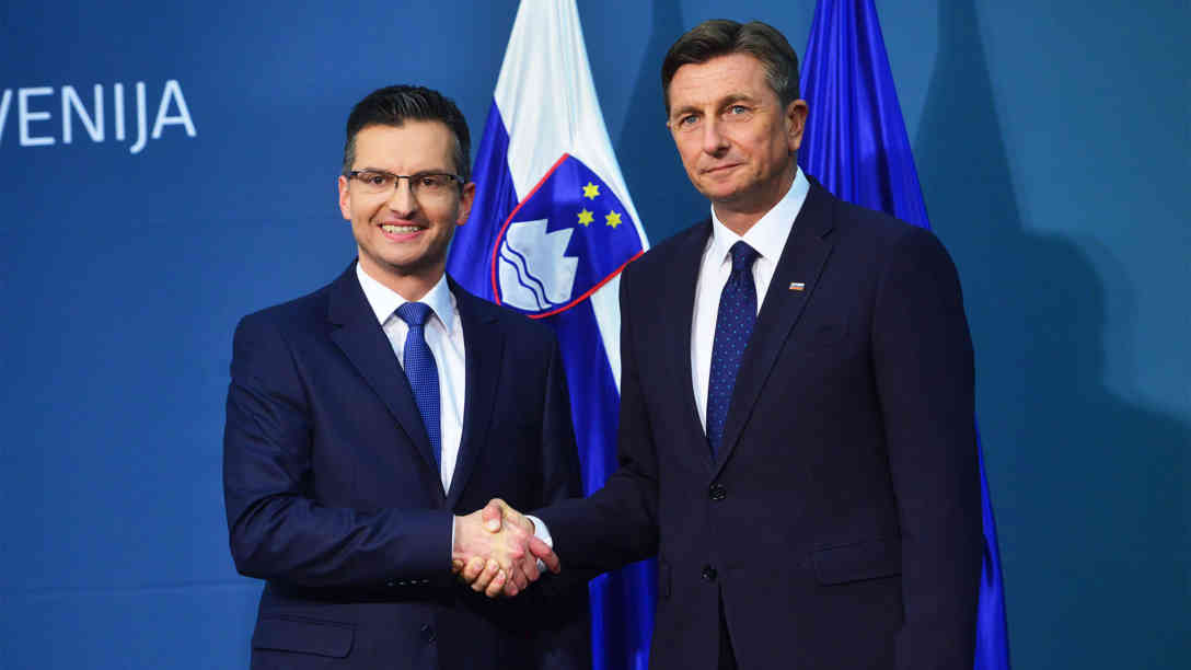 Amtsinhaber und Borut Pahor (r) mit Herausforderer Marjan Sarec am Wahlabend. Pahor hat die Stichwahl um das Präsidentenamt in Slowenien mit 53 Prozent gewonnen. Foto: picture-alliance | Photoshot