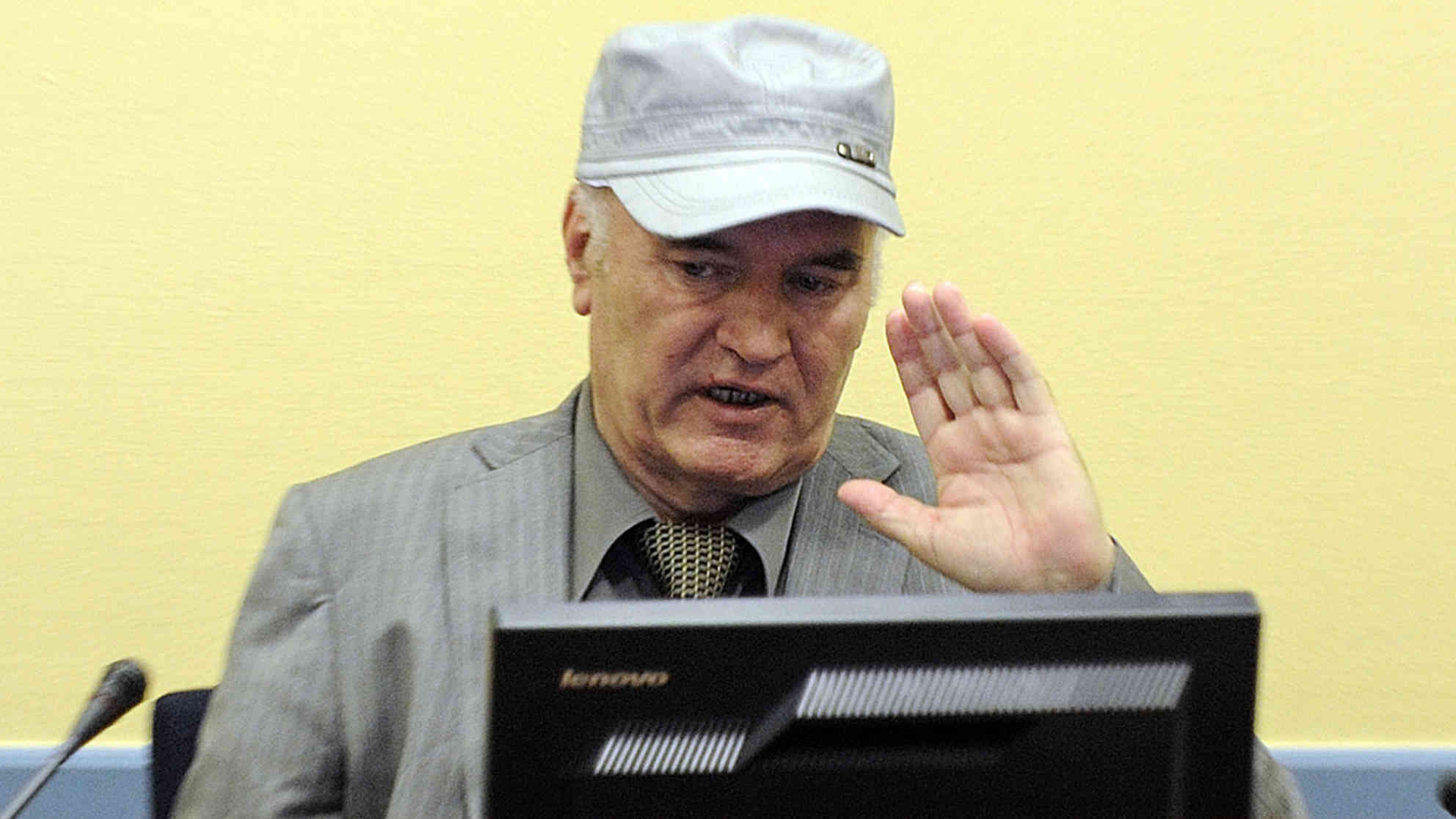 Ratko Mladic vor dem Internationalen Strafgerichtshof für das ehemalige Jugoslawien (ICTY) in Den Haag. Am 22.11. soll das Urteil gesprochen werden. Foto: picture-alliance | AP Photo