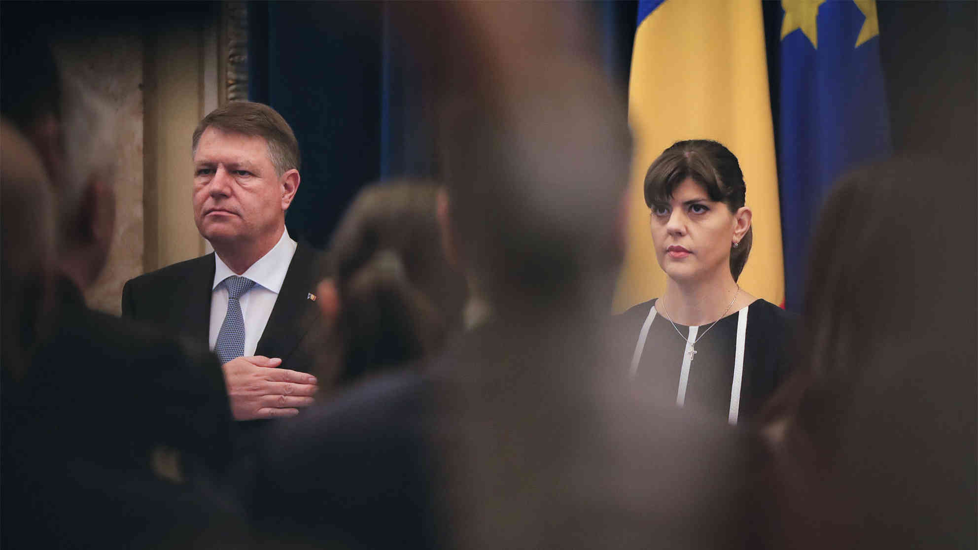 Laura Codruta Kövesi, die Leiterin der Anti-Korruptionsbehörde DANN, und Staatspräsident Klaus Johannis sind die Hoffnungsträger der rumänischen Korruptionsbekämpfung. Foto: picture alliance | AP Photo