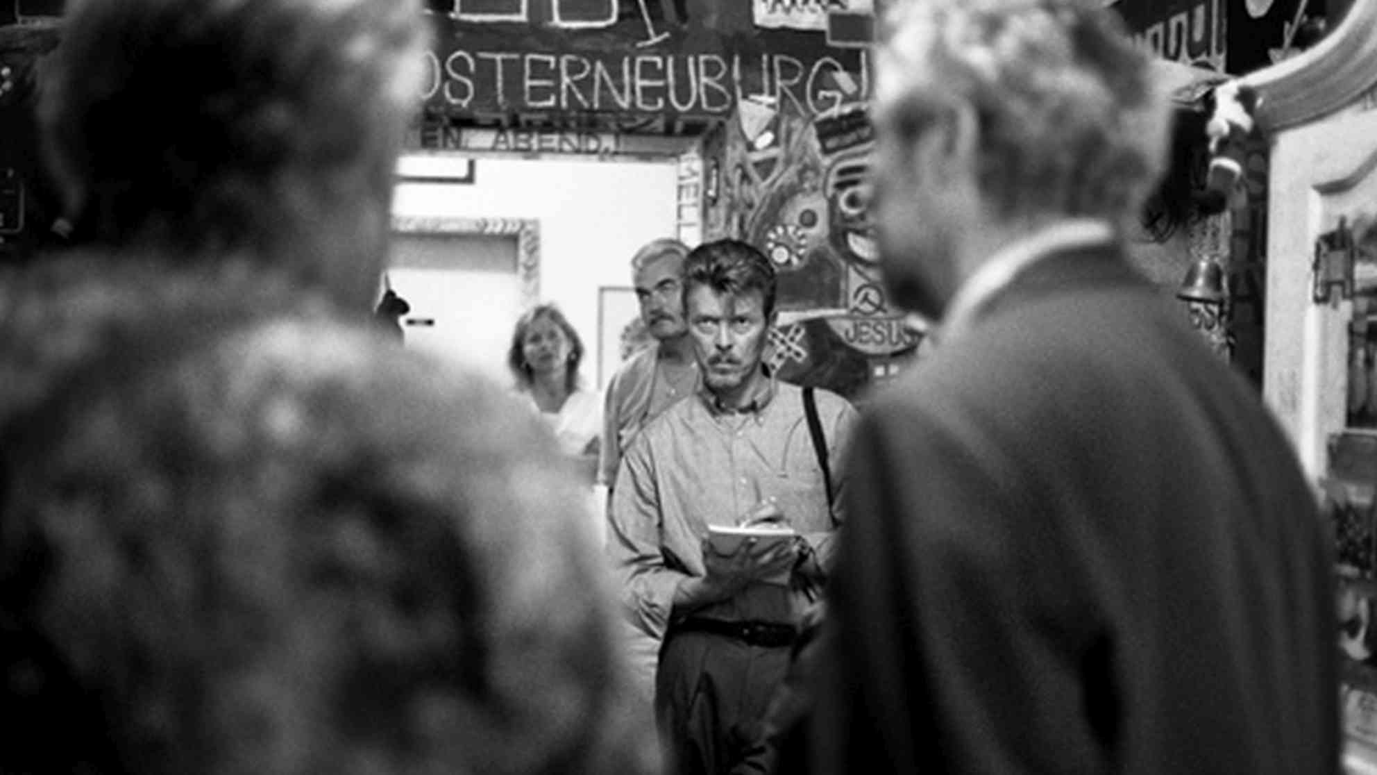 Bowie in Gugging 1994, in August Wallas Zimmer. Foto: Copyright Christine de Grancy, Courtesy Galerie Crone, Berlin Wien