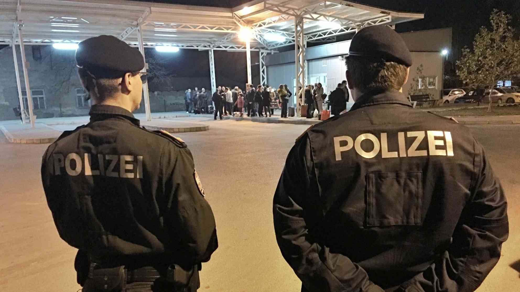 Bus- und Bahnverkehr in Mazedonien werden ebenso vom internationalen Polizeikontingent hinsichtlich illegal eingereister Personen kontrolliert. Foto: BR | Michael Mandlik