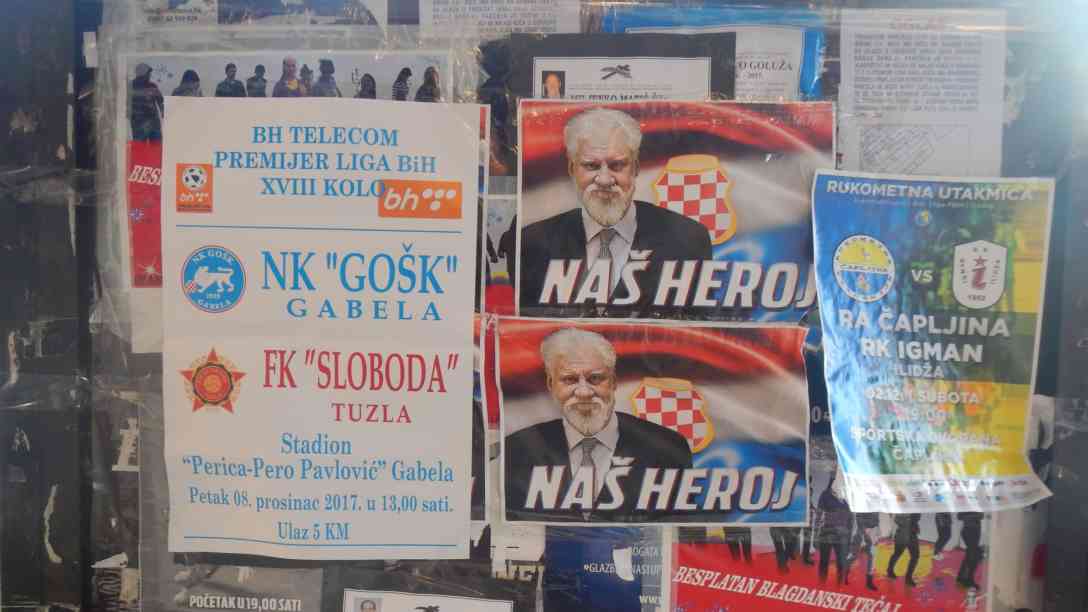 Auf diesen Plakaten in Capljina, der Heimatstadt von Slobodan Praljak, wird der verurteilte Kriegsverbrecher als Held verherrlicht. Foto: BR | Eldina Jasarevic