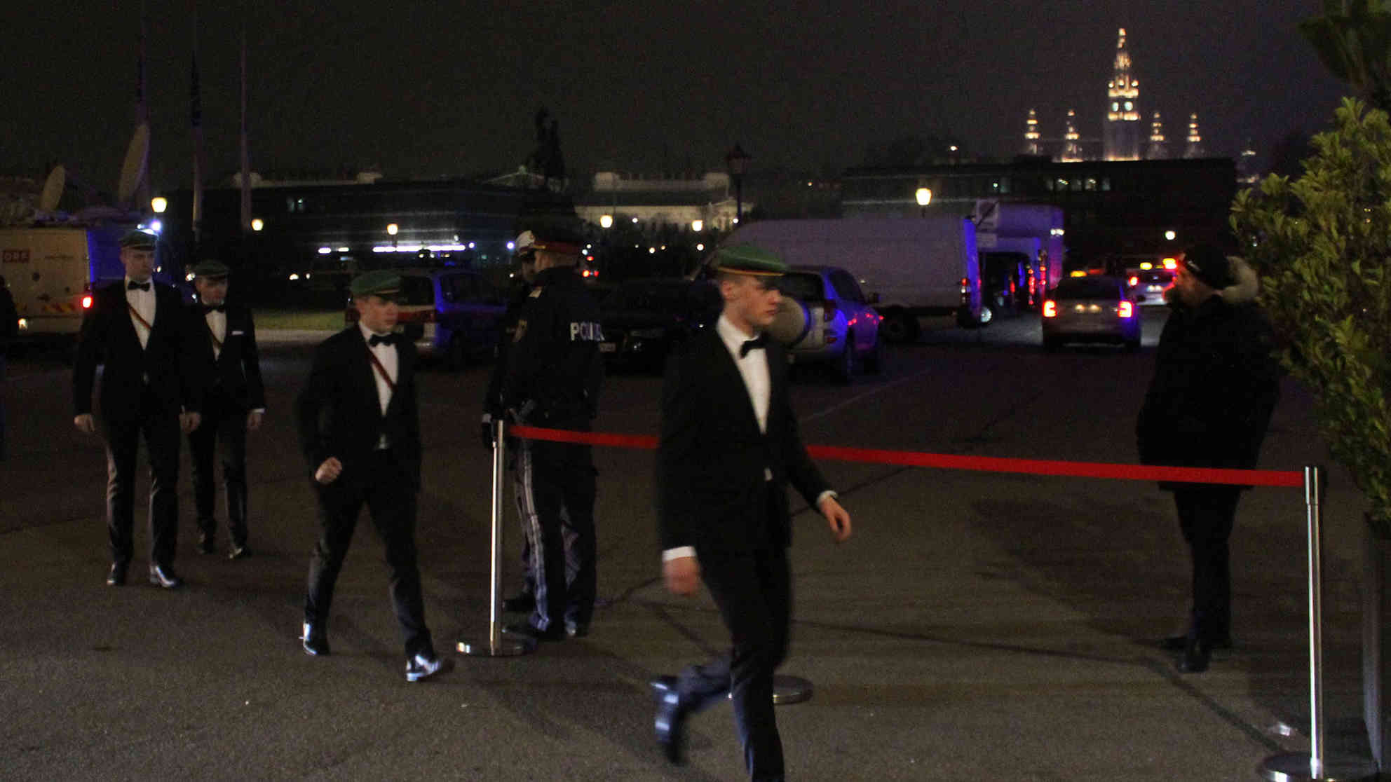 Alljährlich feiern Mitglieder rechtsnationaler Burschenschaften aus ganz Europa den von der FPÖ organisierten Akademikerball in der Wiener Hofburg. Foto: BR | Jan Heier