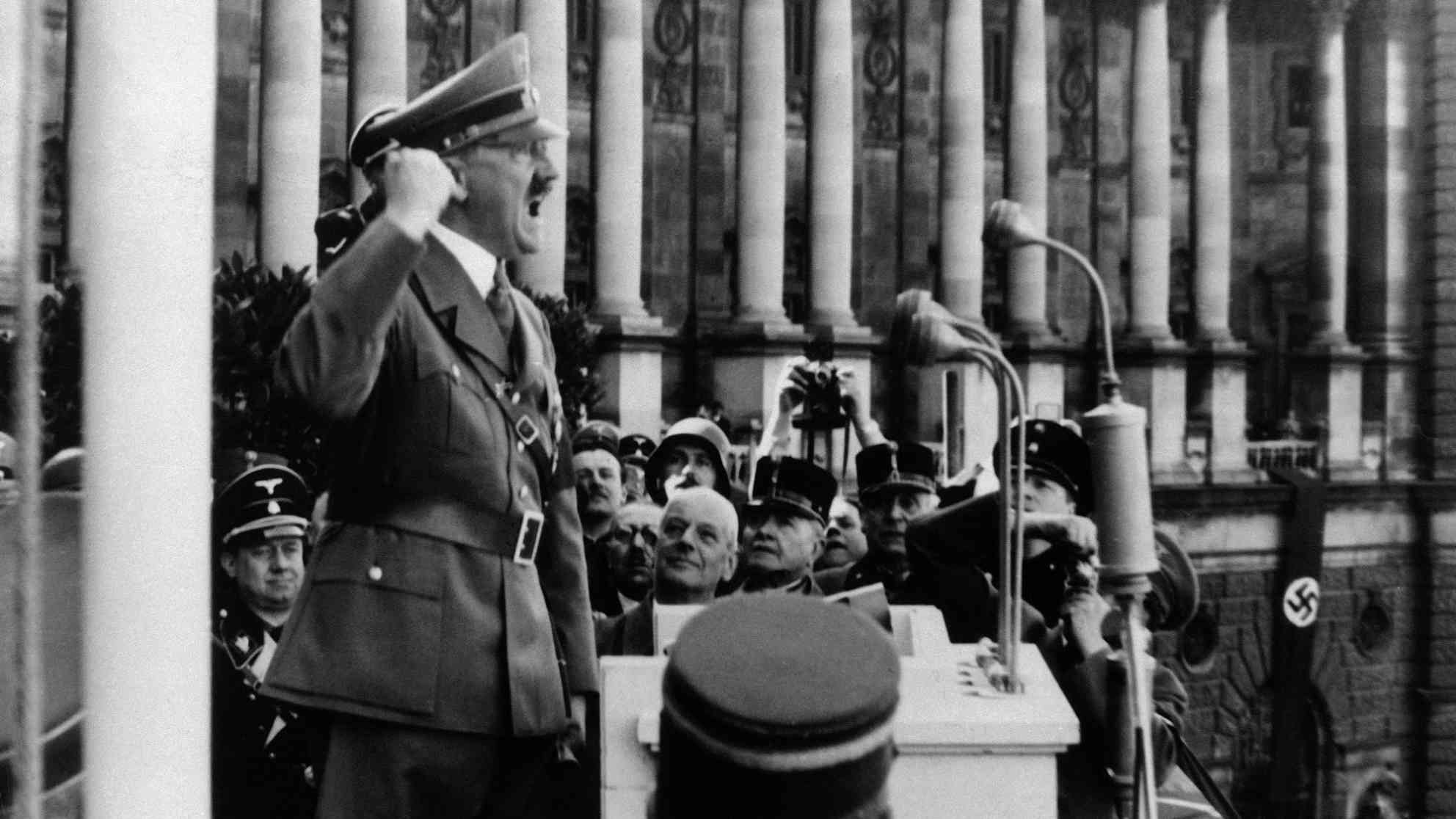 Am 15. März rief Adolf Hitler auf dem Heldenplatz in Wien den „Eintritt meiner Heimat in das Deutsche Reich“ aus. Foto: picture alliance/AP Images