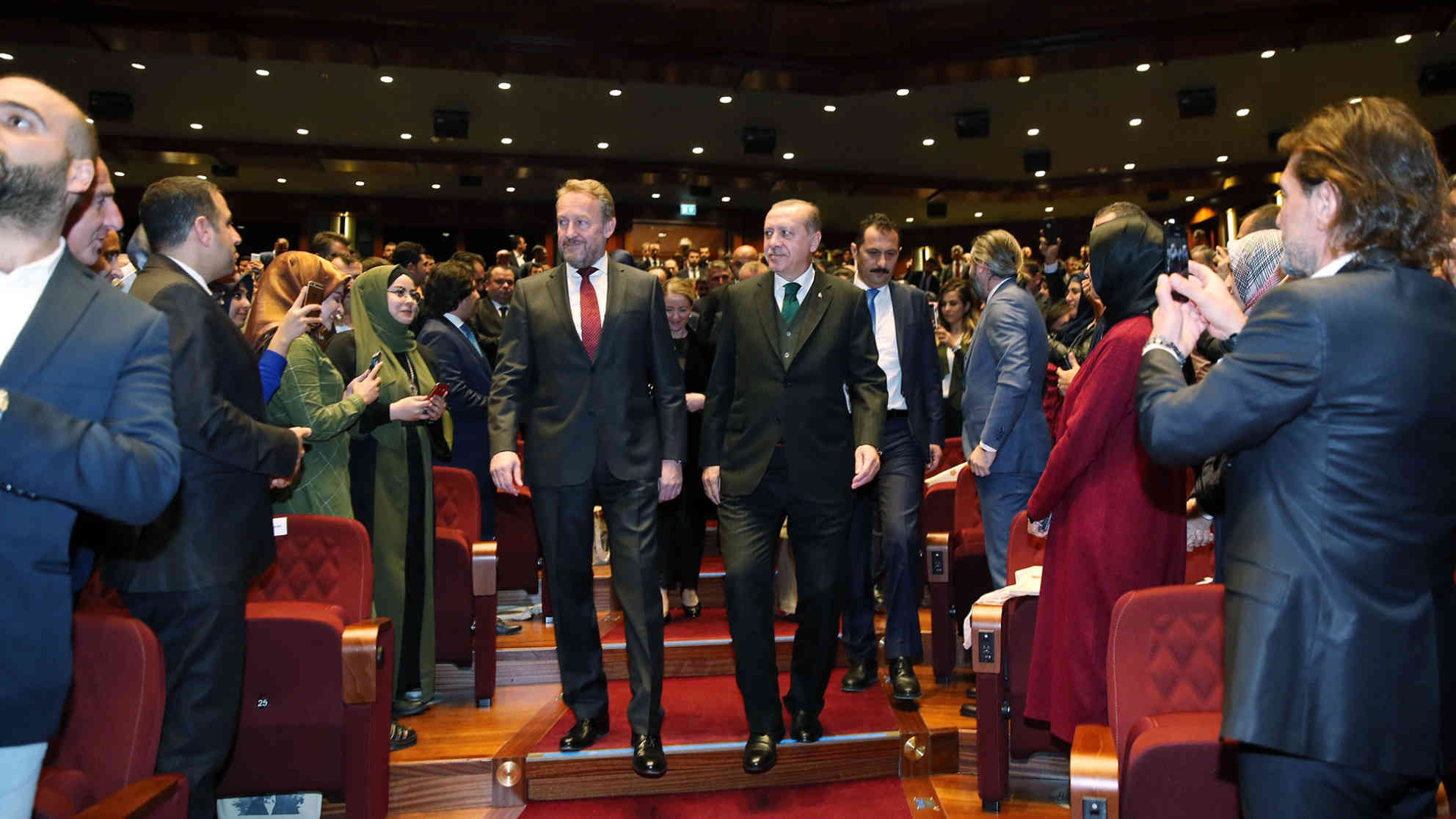 Bakir Izetbegovic und Recep Tayyip Erdogan bei der Premiere zum Film ´Alija´ am 23.07.2017 in Ankara. Der Film handelt von Alija Izetbegovic. Foto: picture-alliance | AA