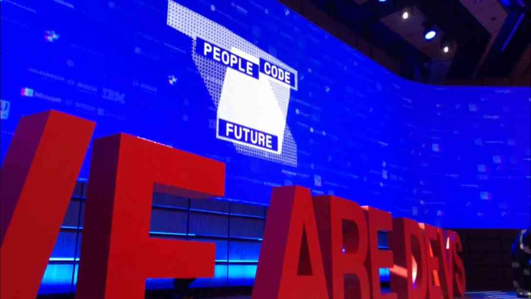 World Developer Congress 2018 - Das Motto des Kongresses auf dem Bildschirm der Hauptbühne. Foto: BR | Ruslan Amirov