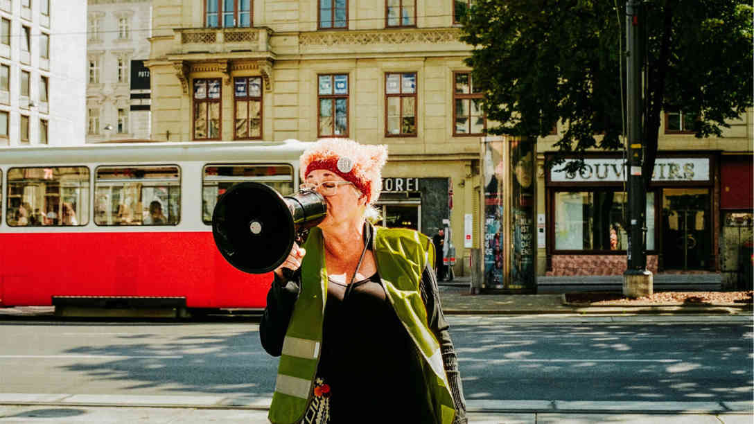 Omas gegen rechts bei einer Demonstration in Wien, Mai 2018 Foto: BR | Srdjan Govedarcia