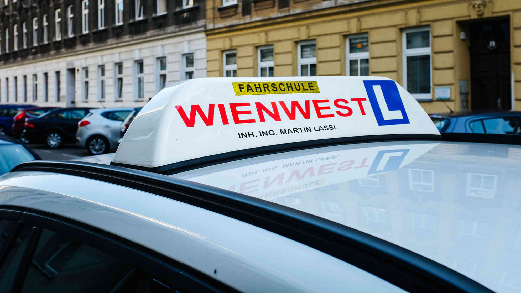 Die Fahrschule von Martin Lassl in Wien trägt den Untertitel „die mehrsprachige Fahrschule“. Foto: BR | Srdjan Govedarica