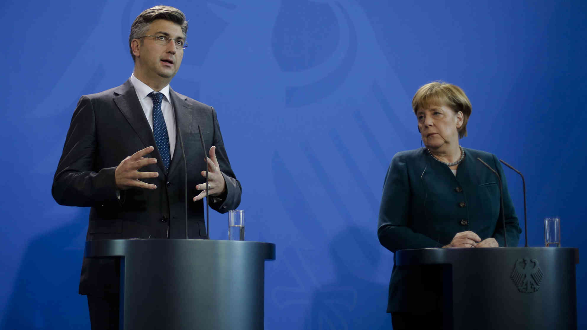 Kroatiens Premierminister Andrej Plenkovic bei einem Treffen mit Angela Merkel im Dezember 2016. Foto: picture alliance | AP Photo