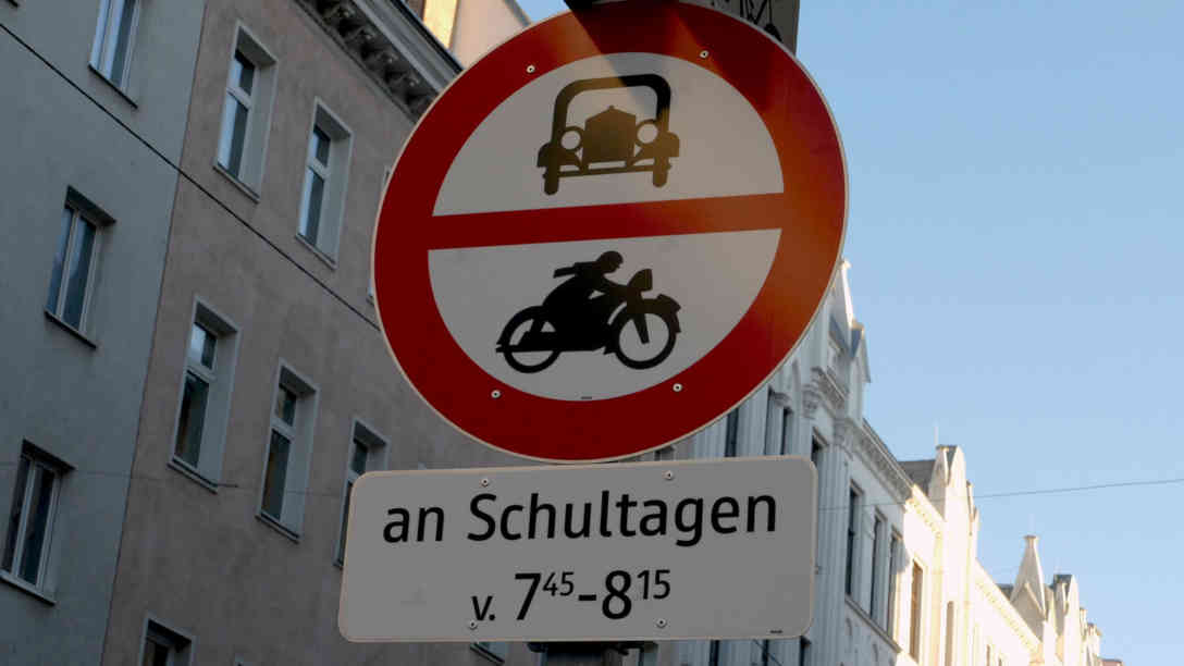 Die Zufahrt zur Volksschule Vereinsgasse in Wien ist seit Anfang September an Schultagen von 7.45 Uhr bis 8.15 Uhr gesperrt. Foto: BR | Karin Straka