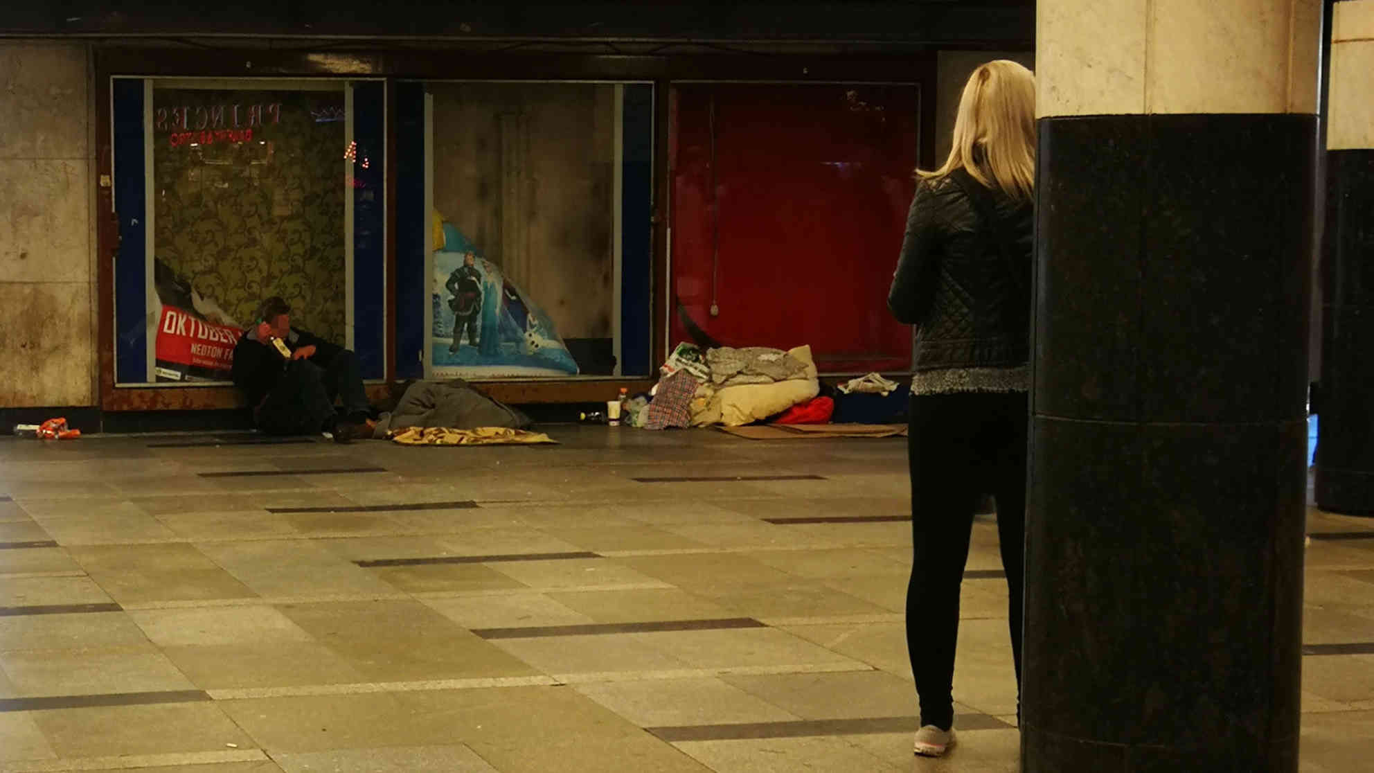 Am Blaha Lujza Platz,einem Verkehrsknotenpunkt in Budapest: Obdachlose schlafen in der Unterführung. Foto: BR | Attila Poth