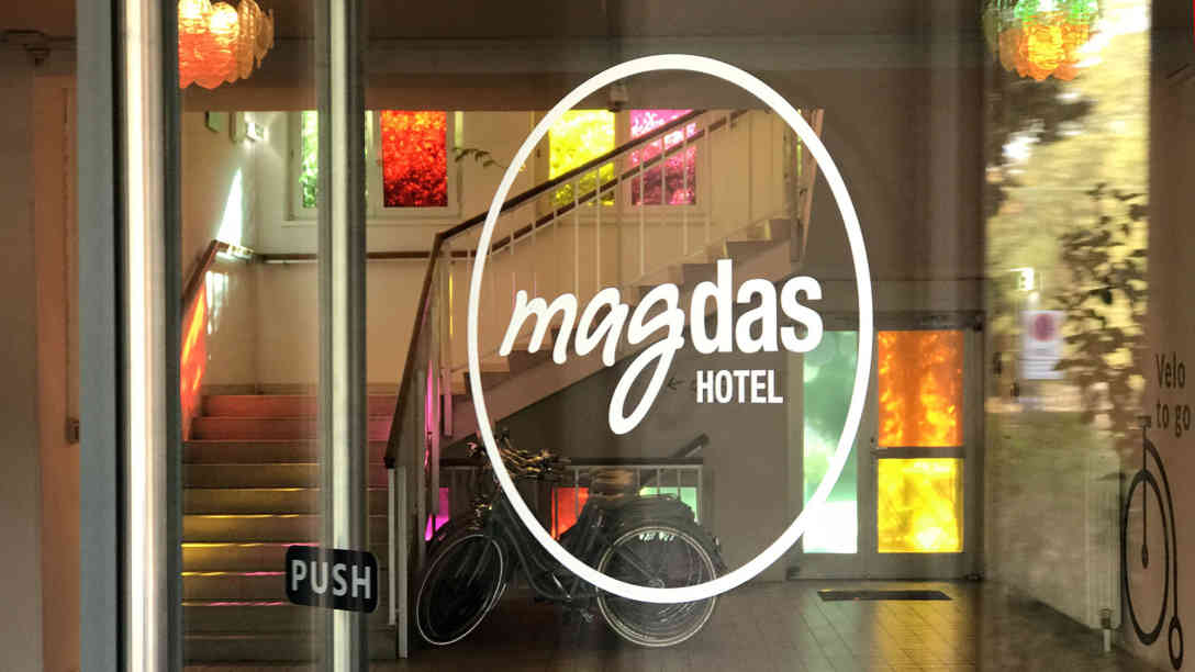 Magdas Hotel ist in einem ehemaligen Pensionistenheim der Caritas untergebracht. Die hippe Einrichtung erinnert allerdings kein bisschen an die ursprüngliche Verwendung des Hauses. Foto: BR | Karin Straka