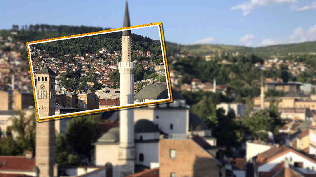 Blick auf die Altstadt von Sarajevo mit Glockenturm und Moschee. Foto: BR | Till Rüger