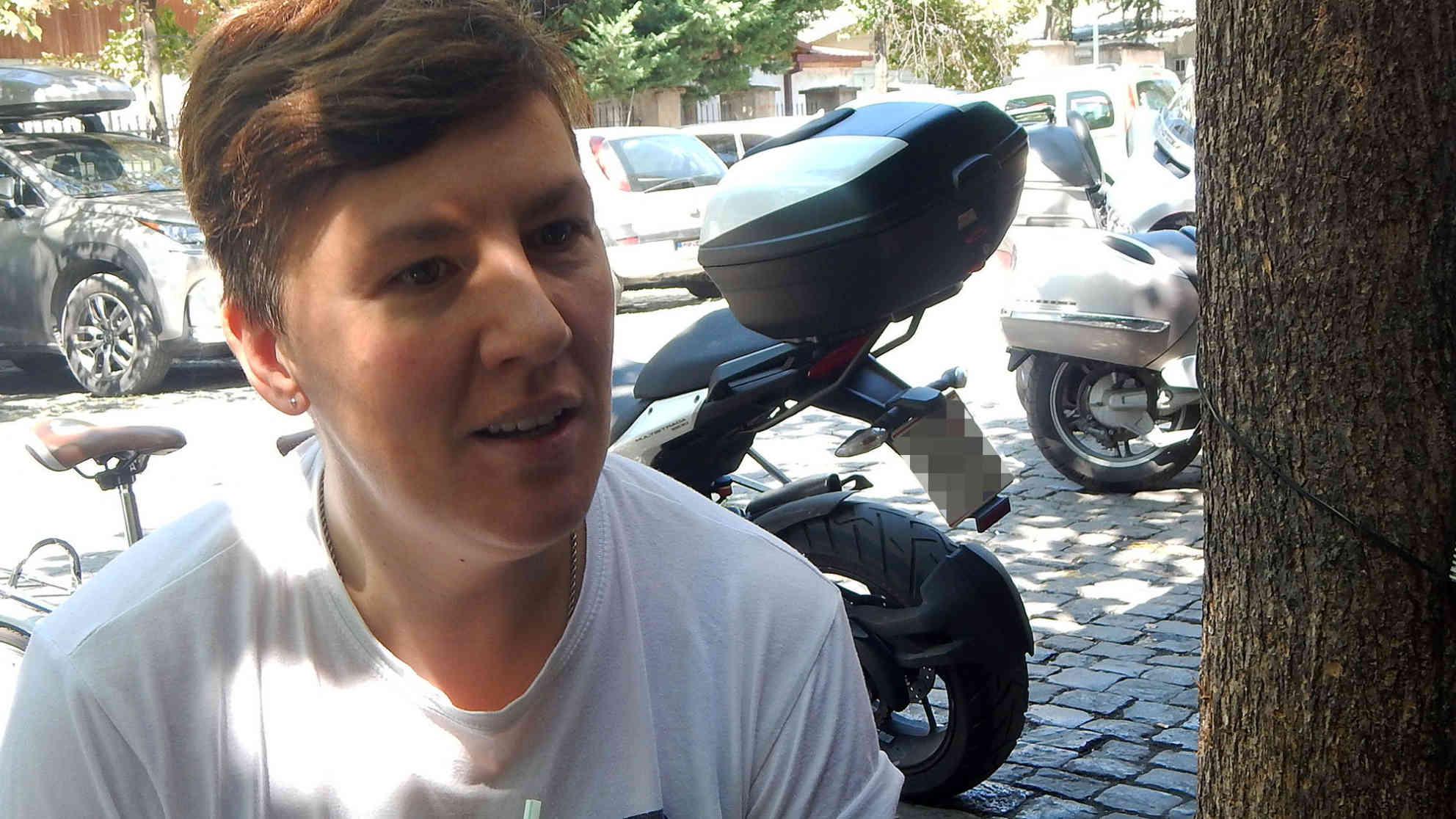 Biljana Ginova setzt sich seit Jahren gegen Diskriminierung von nicht heterosexuellen Menschen ein. Zur Arbeit in der LGBTI Community kam sie über verschiedene Menschenrechtsorganisationen. Foto: BR | Schaban Bajrami