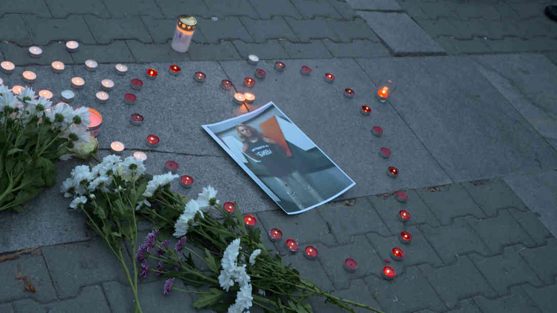 Andacht für die getoetete Journalistin Viktoria Marinowa. Foto: BR | Videostandbild | Tomislav Mihailov