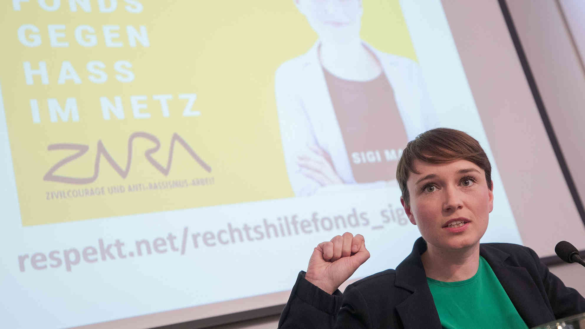 Die ehemalige Nationalratsabgeordnete Sigrid Maurer bei der Präsentation der Crowdfunding-Kampagne gegen Hass im Netz. Foto: picture alliance/APA/picturedesk.com