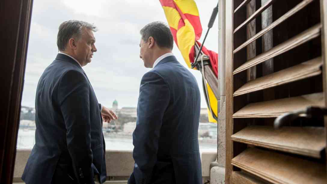 Beim Staatsbesuch 2015 war Nikola Gruevski das letzte Mal 'offiziell' in Budapest. Der ungarische Ministerpräsident Viktor Orban bezeichnet den Asylanten Gruevski als ehemaligen Kollegen und Verbündeten. Foto: picture alliance/AA