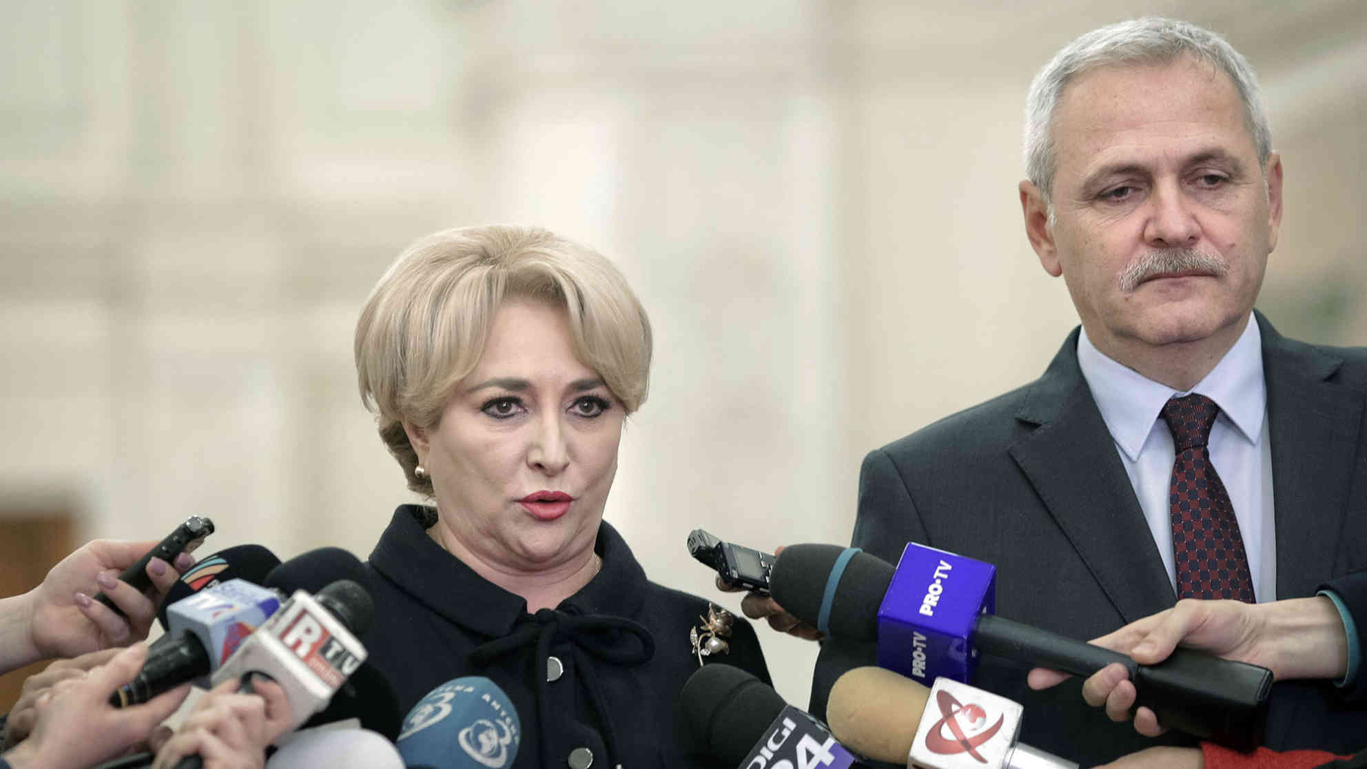 Rumäniens Premierministerin Viorica Dancila mit Liviu Dragnea, dem Vorsitzenden der regierenden Sozialdemokraten (PSD) im Januar 2018. Foto: picture-alliance | AP Photo