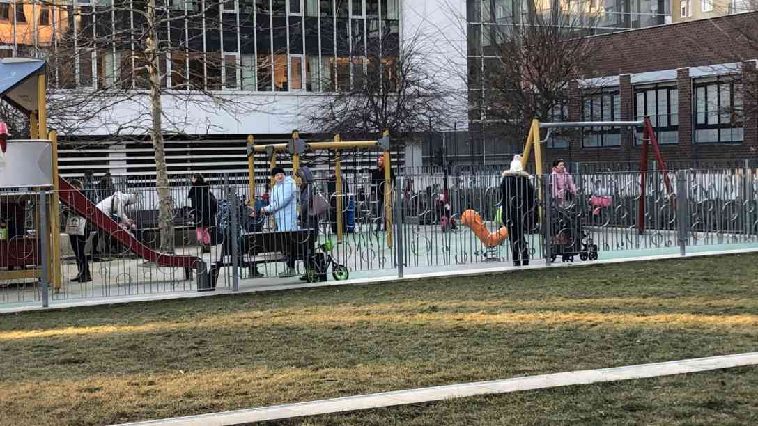 Ein Spielplatz in Budapest. Seit Jahrzehnten kämpft Ungarn mit demographischen Problemen. Aber Einwanderung ist für Ministerpräsidenten Viktor Oraban kein Lösungsansatz. Foto: BR | Attila Poth