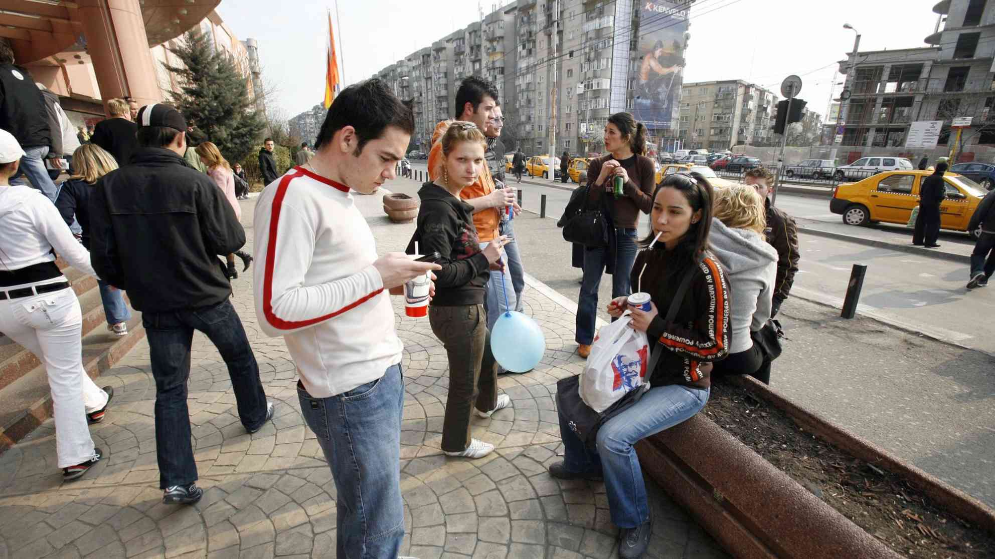 Junge Menschen in Bukarest. Foto: picture alliance | dpa