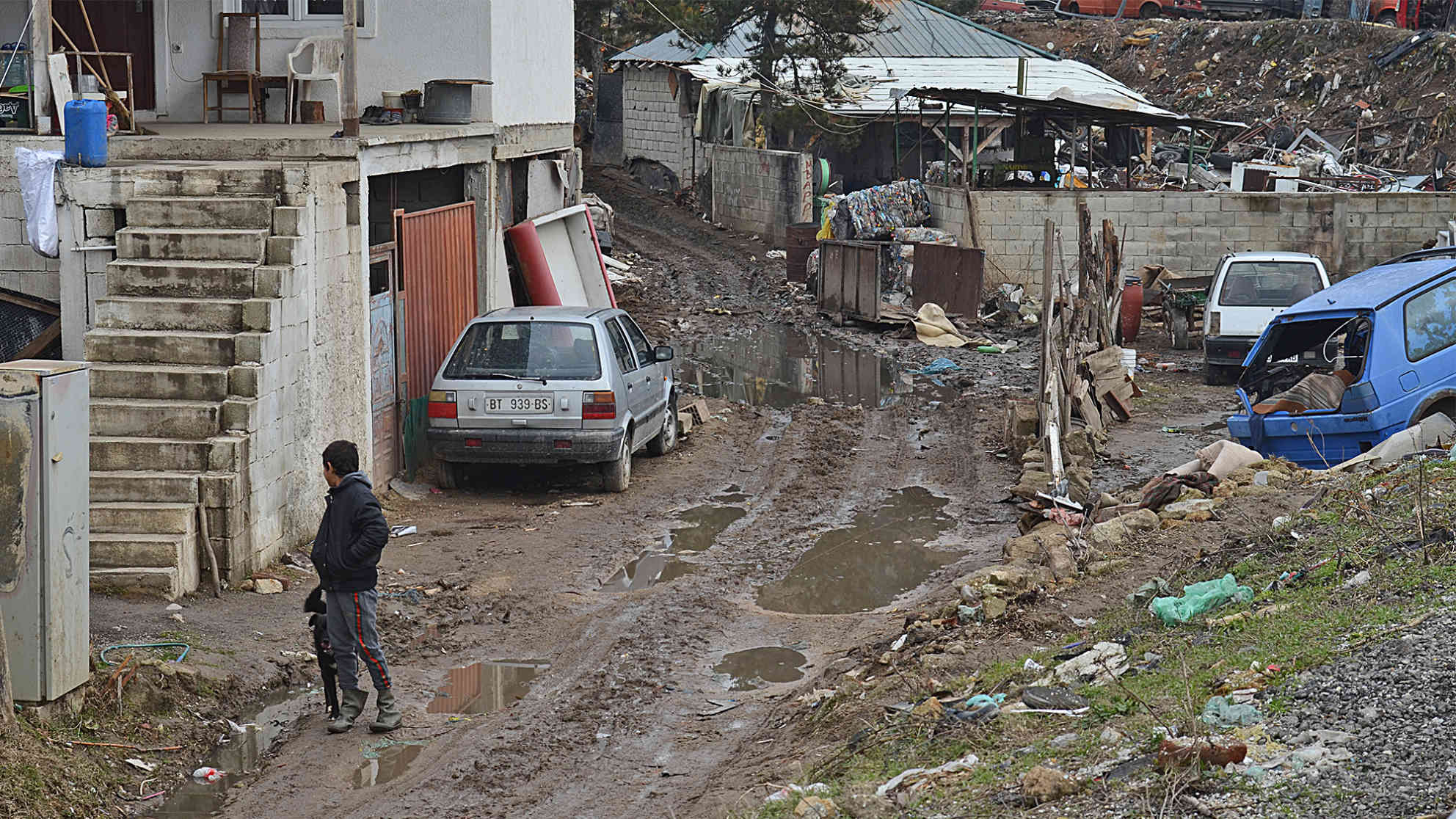 Überall Müll, miserable Infrastruktur, kaum Arbeit: Das ist die Situation in Bair, einem Stadtteil von Bitola in Süd-Mazedonien. Foto: BR | Schaban Bajrami
