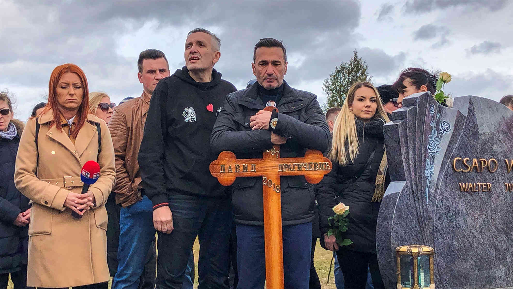 Davor Dragicevic am Grab seines Sohnes David auf dem Friedhof Wiener Neustadt. Foto: BR | Srdjan Govedarica
