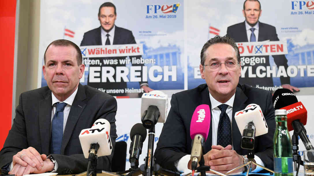 Der Spitzenkandidat der FPÖ bei der EU-Wahl Harald Vilimsky(links) und Vizekanzler Heinz-Christian Strache(rechts) (FPÖ) am Dienstag, 23. April 2019, anlässlich einer Pressekonferenz in Wien. Foto: picture alliance/APA/picturedesk.com