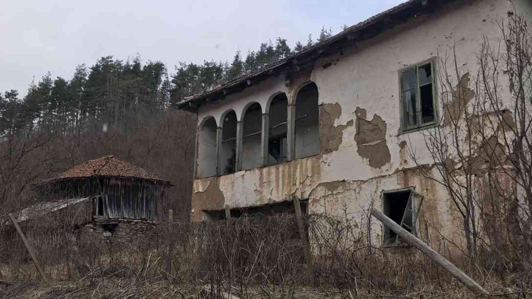 Der Nordwesten Bulgariens war immer eine arme Gegend, doch inzwischen ist er die ärmste Region der Europäischen Union geworden. Eine Fahrt über Land führt durch viele verlassene Dörfer, in denen oft nur noch eine Handvoll alter Menschen wohnt. Foto: BR | Ekatarina Popova
