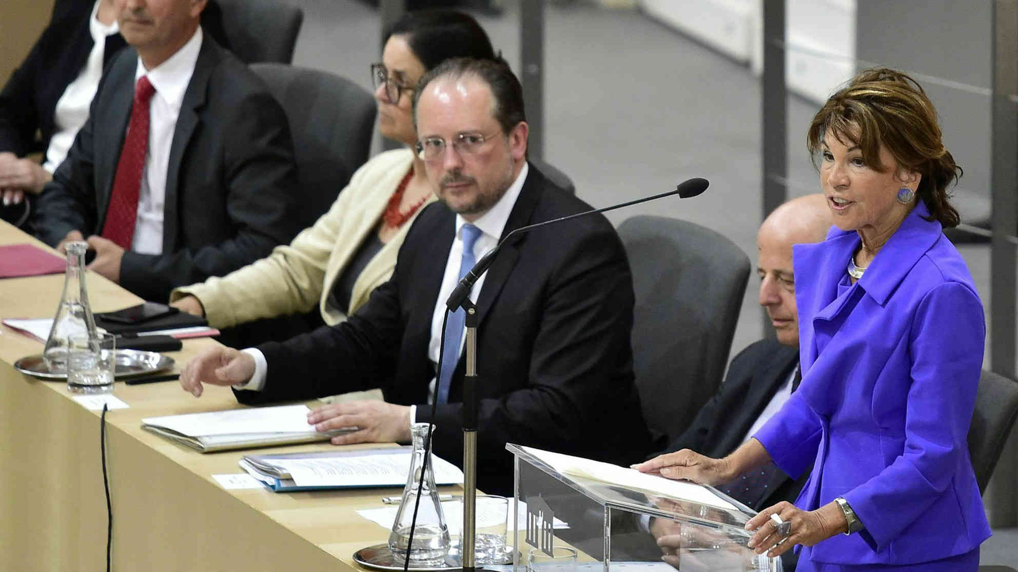 Übergangskanzlerin Brigitte Bierlein bei ihrer ersten Regierungserklärung im Nationalrat am 12. Juni 2019. Im Rahmen der Sitzung wurde die Neuwahl offiziell beschlossen und der Wahlkampf zwischen den Parteien eingeläutet. Foto: picture alliance | APA | picturedesk.com