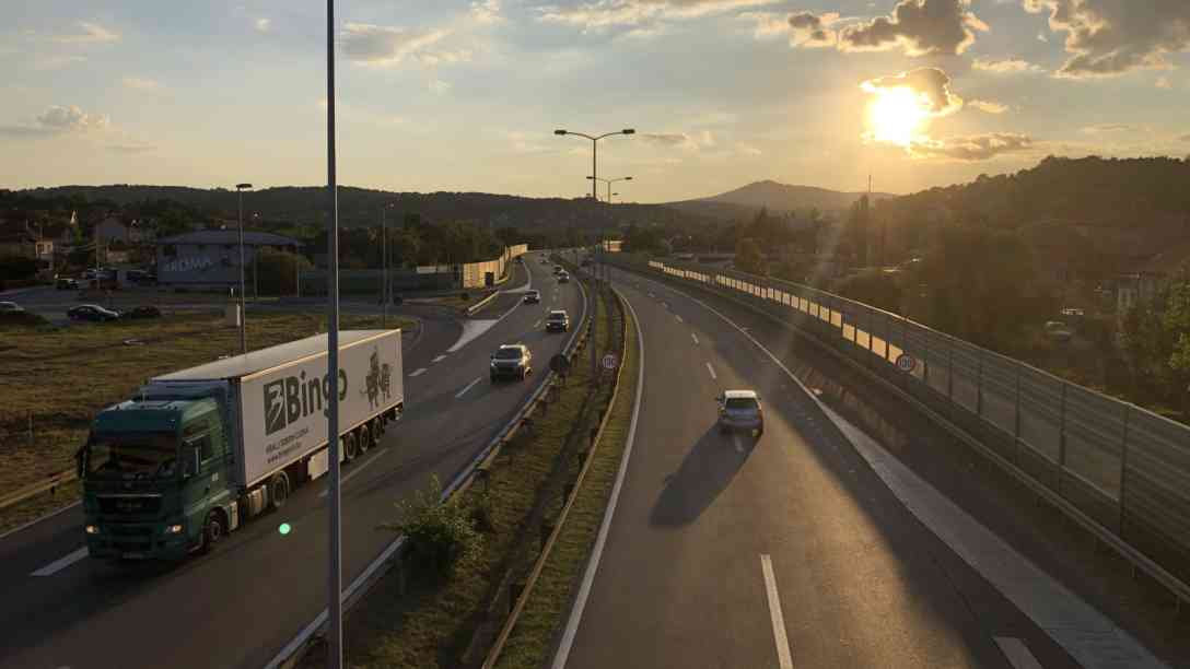 Die E75 bei Belgrad - Teil des Korridors 10 Richtung Sünden (Bulgarien, Nord-Mazedonien und Griechenland) - ist ein beliebter Spot für die 