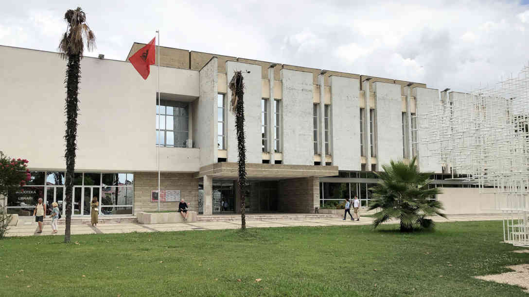 Die Nationale Kunstgalerie in Tirana wurde 1974 eröffnet und ist das größte Kunstmuseum Albaniens. Foto: BR | Astrit Ibro