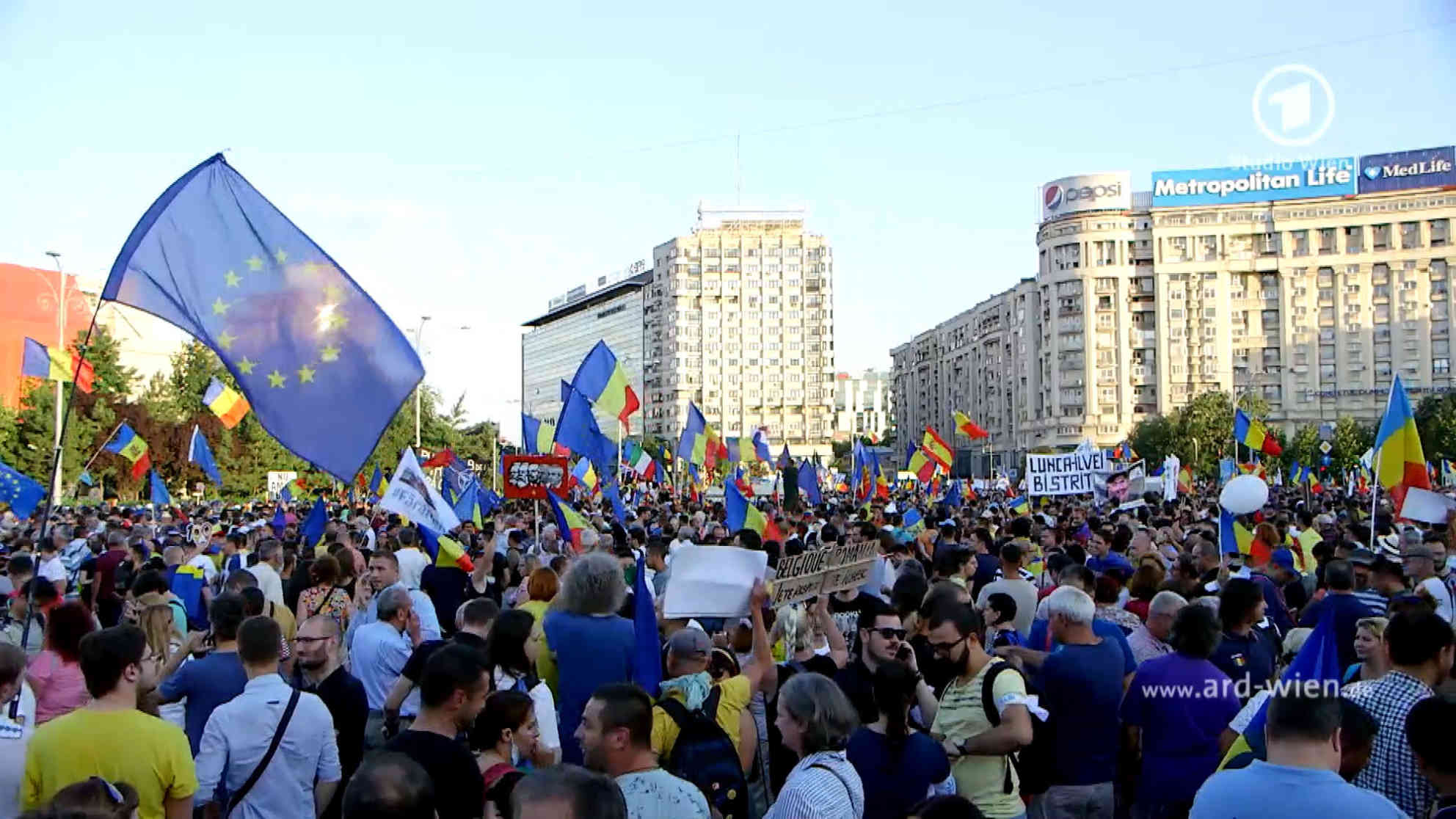 Vor der Gewalteskalation bei der Großdemo am 10. August 2018. Foto: BR | Daniel Dzyak