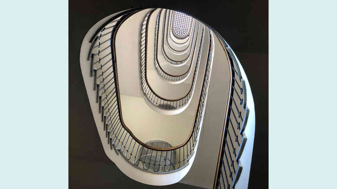 Bauhaus-Architektur im Zentrum von Budapest, das Wohnhaus in der Margit Straße 15-17, entworfen von Bela Hofstätter und Ferenc Domany 1937. Foto: BR | Clemens Verenkotte