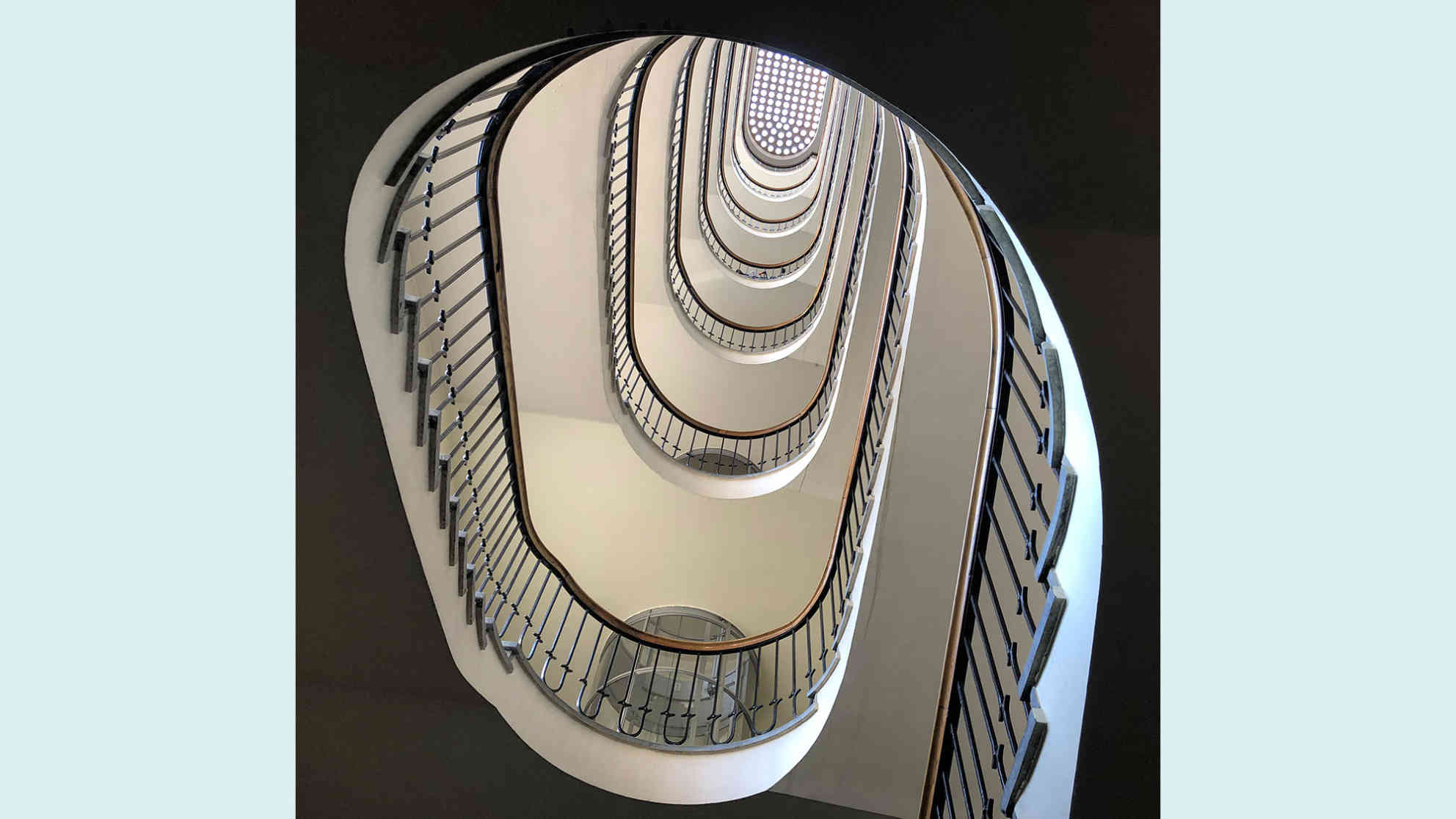 Bauhaus-Architektur im Zentrum von Budapest, das Wohnhaus in der Margit Straße 15-17, entworfen von Bela Hofstätter und Ferenc Domany 1937. Foto: BR | Clemens Verenkotte